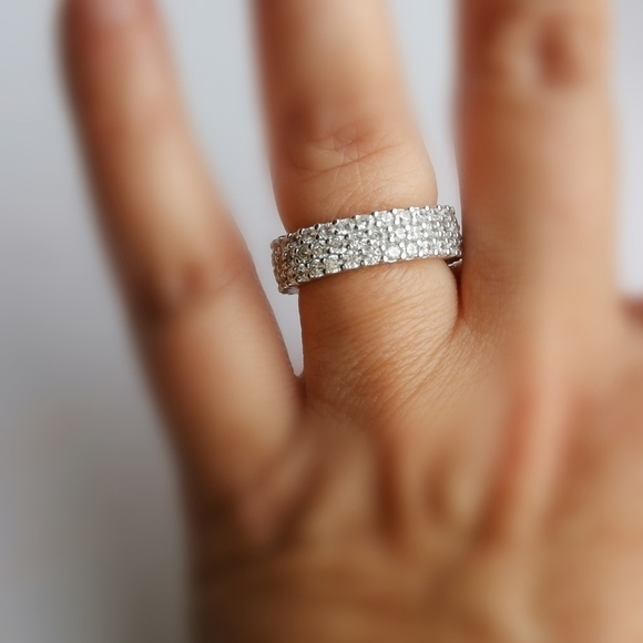 Elegant Silver Women's Ring - Picture 5 of 7